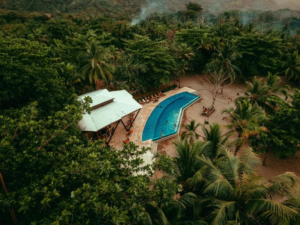 Desconexión en el Tayrona: 5 Refugios de Selva y Mar